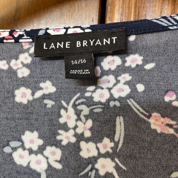 LANE BRYANT NWOT Womens Size 14/16 Floral Printed Crossover Blouse Top Blue Pink - Picture 4 of 12